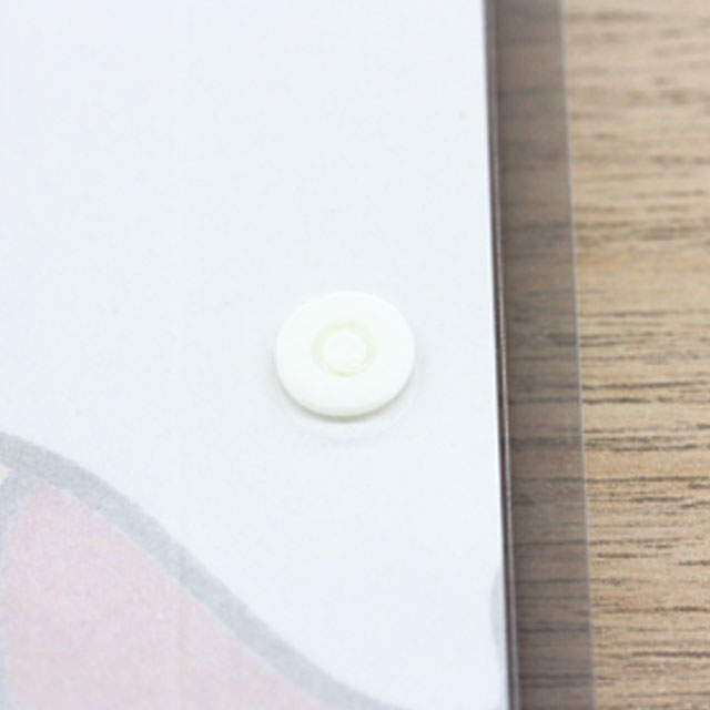 プラスチック製のカシメ
